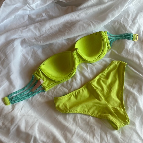 Victoria’s Secret bandeau bikini - Picture 2 of 5